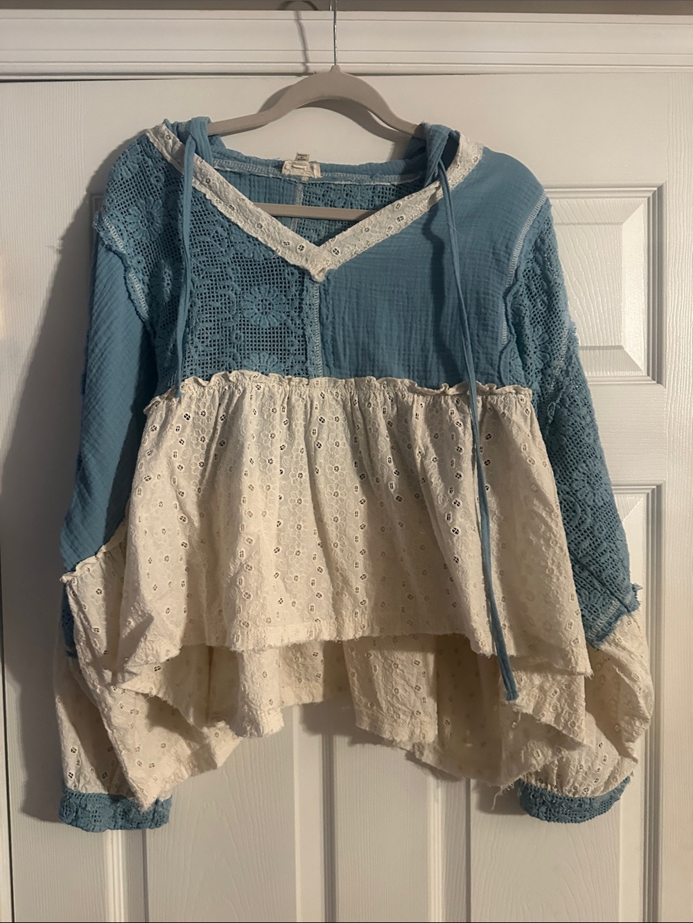 POL Blue and Cream Lace Peasant Tunic - Picture 3 of 8